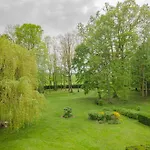 Le Chateau De Bed & Breakfast