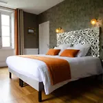 Le Chateau De Bed and Breakfast *