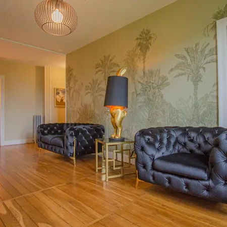 Le Chateau De Bed & Breakfast