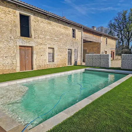 Le Chateau De Crespy-le-Neuf