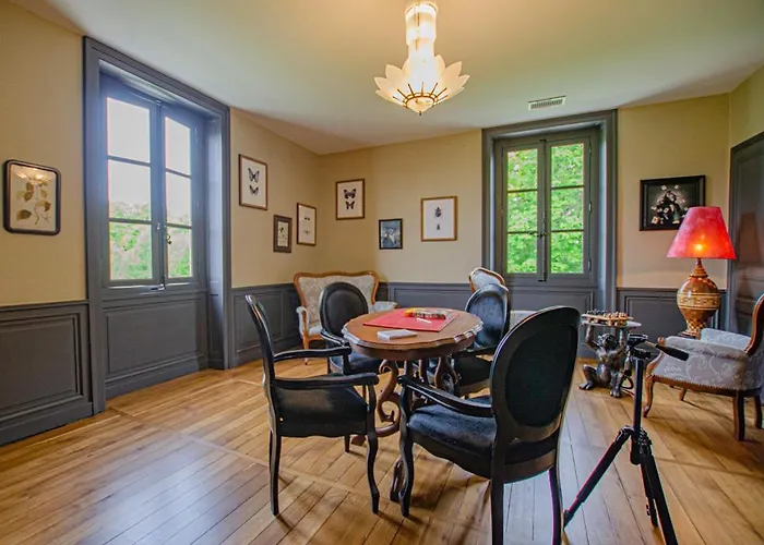 Le Chateau De Bed & Breakfast *